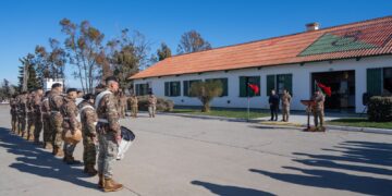 La SCPL avanza con la instalación de luminarias LED en el barrio Fortín Chacabuco para brindar alumbrado público a más de 120 familias