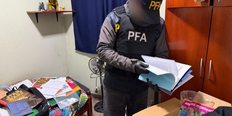 Planificaba un tiroteo escolar y lo detectaron por una charla con ChatGPT