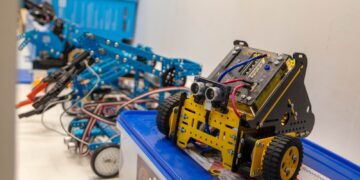La Escuela 742 recibió kits de robótica para sus 90 estudiantes