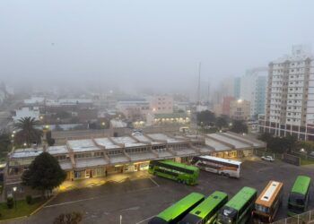 Comodoro arranca la semana bajo la lluvia: rige alerta amarilla y la máxima será de 9°C