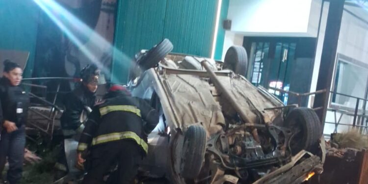 Tragedia tras una fiesta, un adolescente murió y otro quedó en terapia intensiva tras un violento vuelco