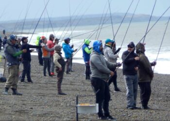 El Club de Pesca de Rawson reparte $500.000 en la «Fiesta del Pejerrey Patagónico»