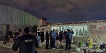 Fiesta clandestina: música a todo volumen, alcohol y menores en un quincho