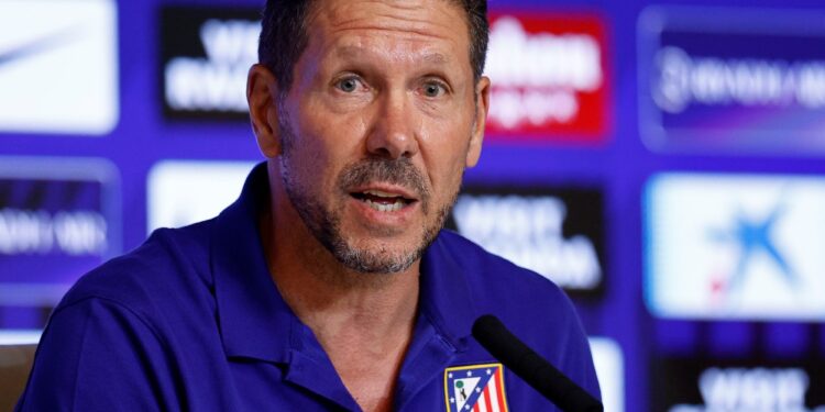 Simeone se inclina por Messi como favorito al Balón de Oro