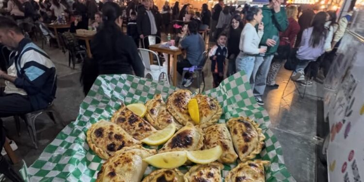 Tras el éxito de su primera edición, Comodoro Food Truck llega al Paseo Costero de Km 5