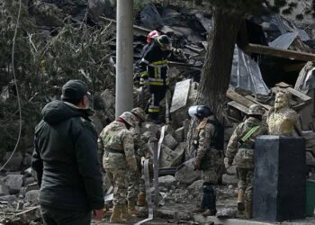 Suben a 6 los muertos por explosión en cuartel militar en Bolivia y hay 11 desparecidos