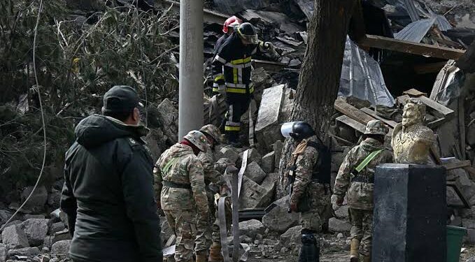 Suben a 6 los muertos por explosión en cuartel militar en Bolivia y hay 11 desparecidos
