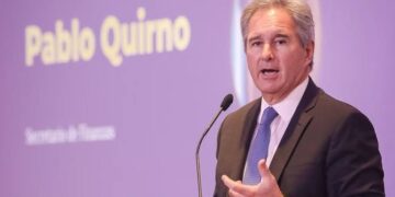 Excombatientes de Malvinas intiman a canciller argentino por ruta entre Chile y las islas