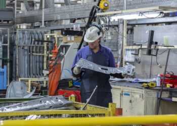 Caídas en julio del índice de producción industrial (-4,9%), y de la construcción (-4,5%)