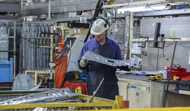 Caídas en julio del índice de producción industrial (-4,9%), y de la construcción (-4,5%)