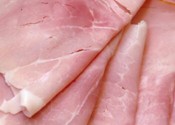 La “baba” del jamón cocido: qué significa y cuándo preocuparse