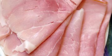 La “baba” del jamón cocido: qué significa y cuándo preocuparse