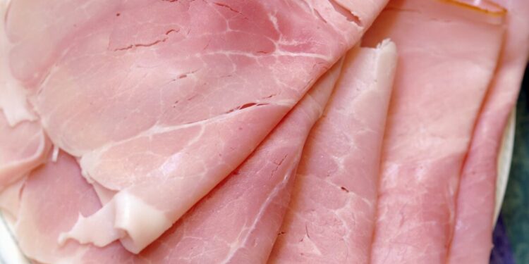 La “baba” del jamón cocido: qué significa y cuándo preocuparse