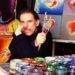 Murió Peter Max, el icono del arte psicodélico y creador del logo de MTV