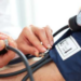 Presión arterial inferior a 130/80 para prevenir infartos y ACV, según los nuevos concensos médicos