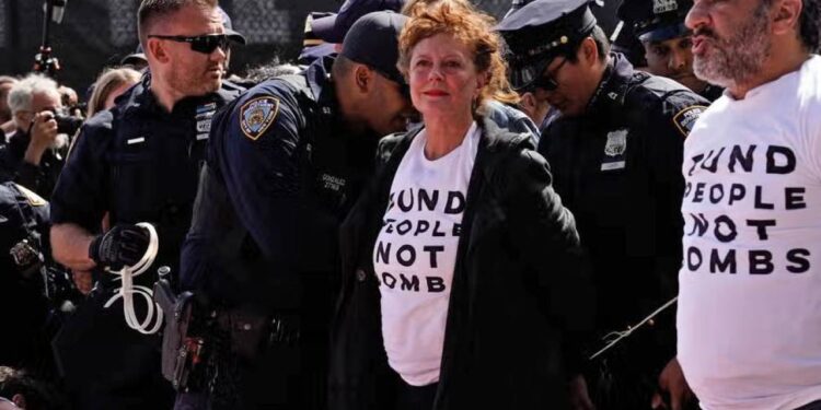 Susan Sarandon, detenida en Nueva York durante protesta contra Netanyahu