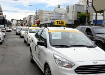 Taxistas de Comodoro advierten por Uber y cuestionan la legalización de las apps en Puerto Madryn