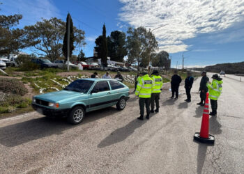 Detienen a dos personas con droga y un arma en Arroyo Verde