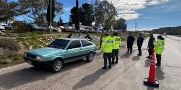 Detienen a dos personas con droga y un arma en Arroyo Verde