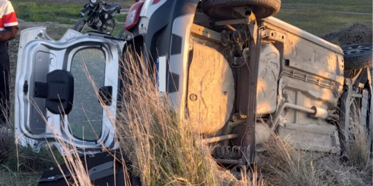 Adolescente de 17 años volcó en Ruta 3 al intentar girar hacia González Bonorino