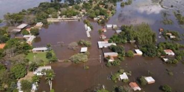Más de 400 personas afectadas por la crecida de los ríos Paraná y Uruguay