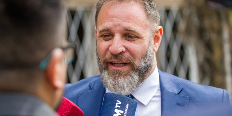  Glinski cargó contra el gobernador Torres: «Su gobierno es una tragedia para Chubut»