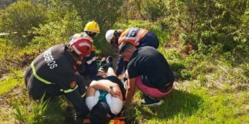 Una senderista es rescatada tras una caída cerca de la Catarata Corbata Blanca