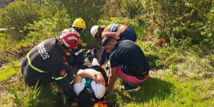 Una senderista es rescatada tras una caída cerca de la Catarata Corbata Blanca