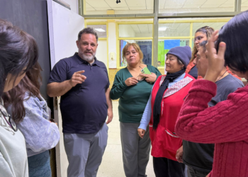 Glinski recorrió escuelas de Trelew y habló con productores
