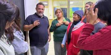 Glinski recorrió escuelas de Trelew y habló con productores