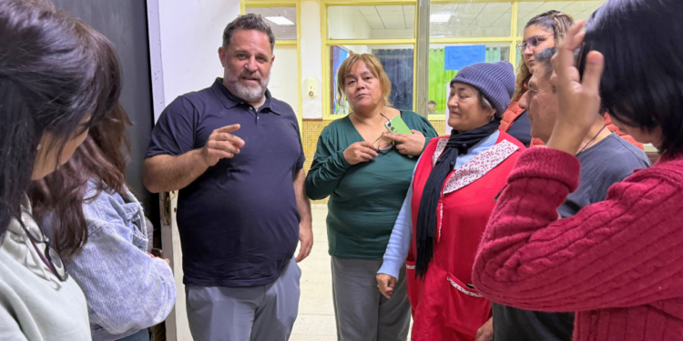 Glinski recorrió escuelas de Trelew y habló con productores