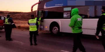 Conductor de un micro con 20 menores dio positivo en un control de alcoholemia sobre la Ruta 40