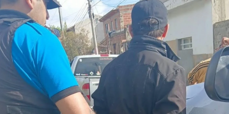 Una cubierta robada permitió detener a un sospechoso en Comodoro