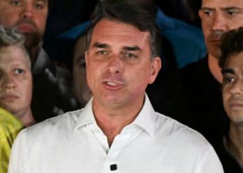 Flávio Bolsonaro llegó a Ecuador tras viajar en un avión privado desde la Argentina