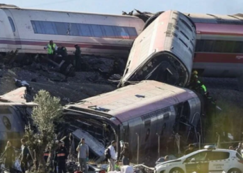 Revelan audios previos al choque de trenes en España y apuntan a una orden clave de la torre de control