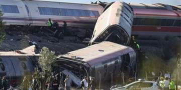 Revelan audios previos al choque de trenes en España y apuntan a una orden clave de la torre de control