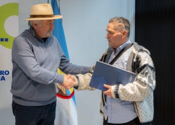 Macharashvili entregó 50 viviendas modulares con terreno a vecinos afectados por el Hermitte