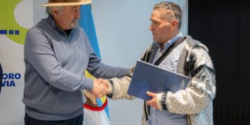 Macharashvili entregó 50 viviendas modulares con terreno a vecinos afectados por el Hermitte