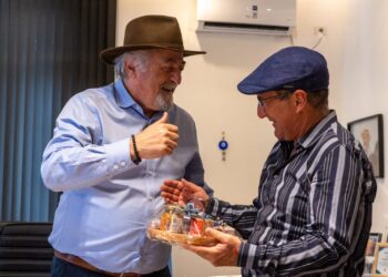 Macharashvili recibió al histórico entrenador de hockey Sergio “Cachito” Vigil