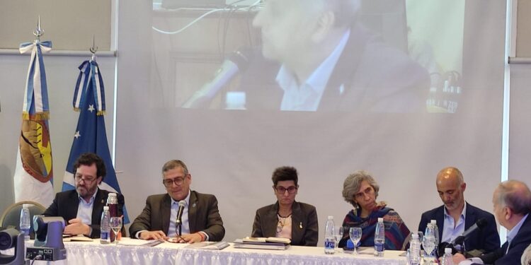 Pajares: “Los legisladores que no participaron del encuentro son los que nos votan en contra”