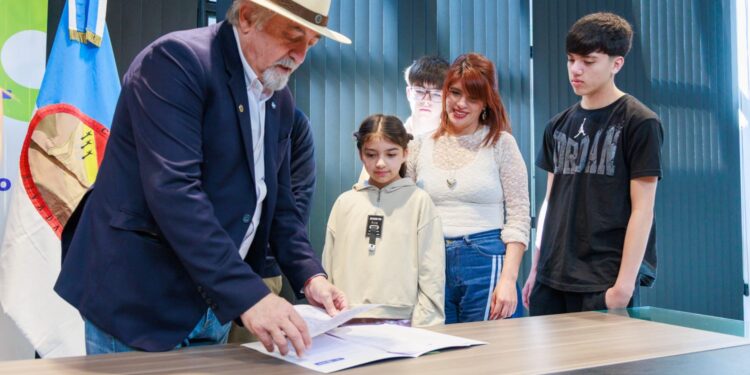 El intendente encabezó una nueva entrega de terrenos a familias de la ciudad