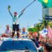 Una multitud acompaña a Lula en la playa de Copacabana de Río de Janeiro