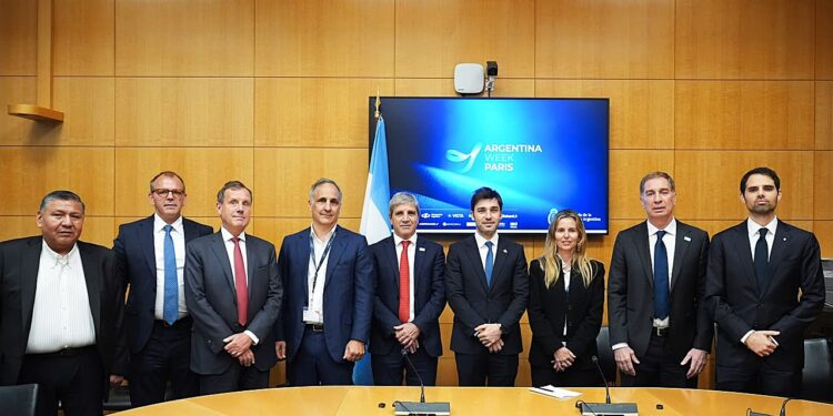 “Un acuerdo inédito de competitividad que genera más trabajo”: Ávila acompañó en París el anuncio del primer RIGI convencional de la Argentina por USD 1.200 millones