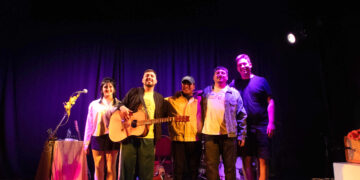 Vuelve Peras al Olmo: música en vivo en el patio de la Biblioteca Municipal