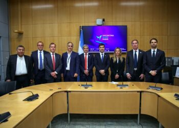 Torres encabezó en la sede de la OCDE el anuncio de una inversión de USD 1.200 millones de PAE para Cerro Dragón