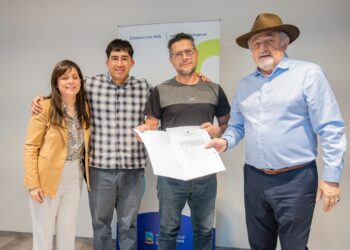 Macharashvili concretó la primera entrega de 39 terrenos con servicios para vecinos afectados por el cerro Hermitte
