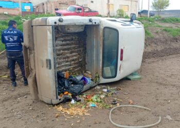 Despiste vehicular en San Cayetano el conductor de la camioneta salió ileso