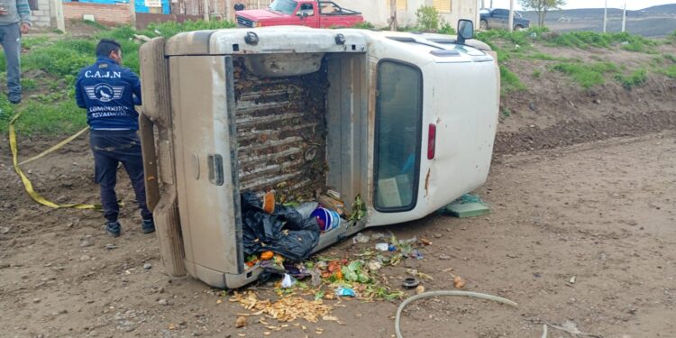 Despiste vehicular en San Cayetano el conductor de la camioneta salió ileso