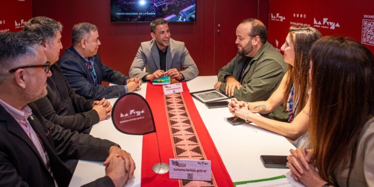 Comodoro Rivadavia y La Rioja firmaron el primer convenio de cooperación turística en la FIT 2026