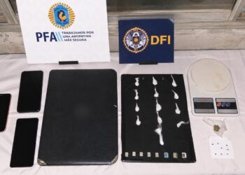 Allanaron un presunto punto de venta de drogas frente a una plaza y cerca de una escuela